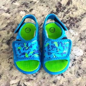WONDER NATION Blue & Green Camo Sandals 5